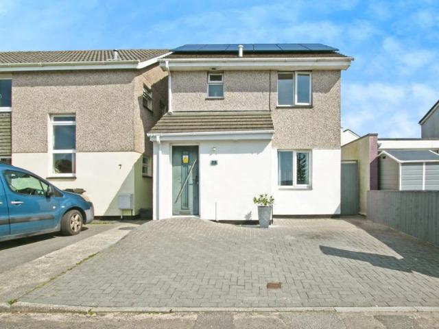 House for sale in Mount Ambrose, Cornwall