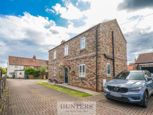 House for sale in Hemingbrough, North Yorkshire