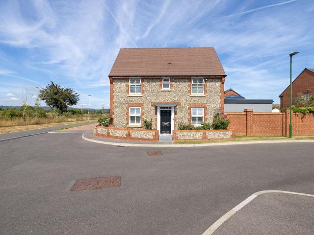 House for sale in Littlecote, West Sussex