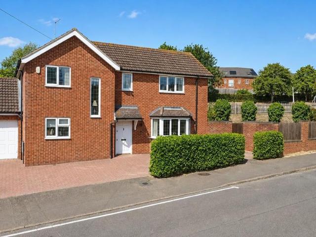 House for sale in Earls Barton