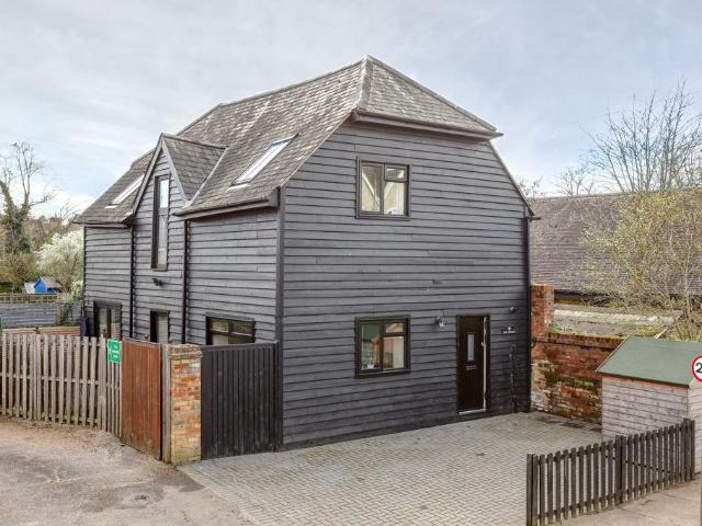 House for sale in Kings Hill, Colliers End