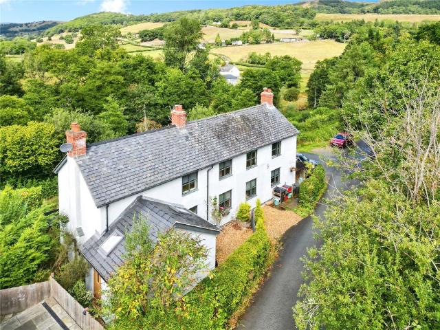 House for sale in Llanfyllin