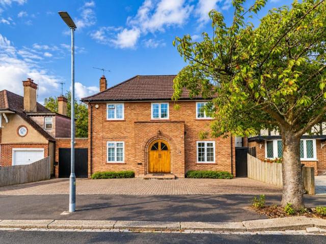 House for sale in Cassiobury Estate, Watford