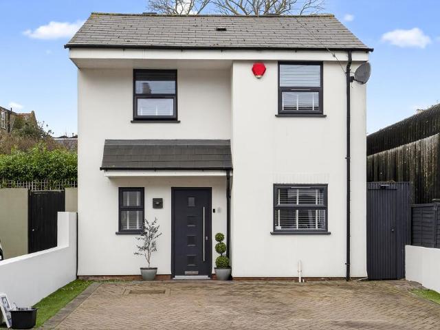 House for sale in Chilton, Acol