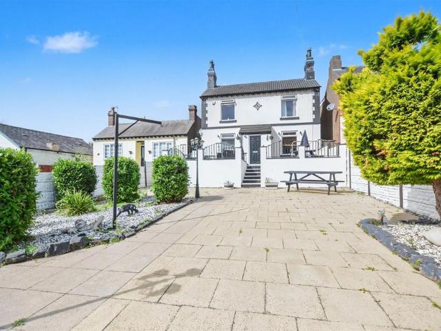 House for sale in Caldermill, East Midlands
