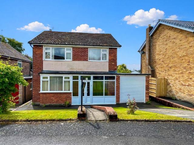 House for sale in Hazelhurst, Bury