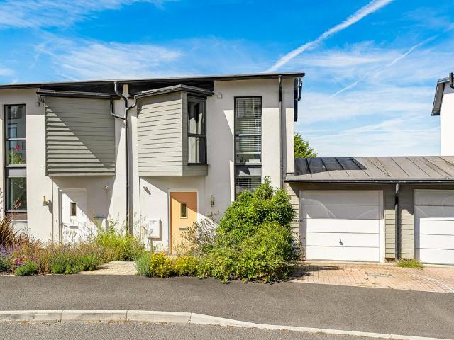 House for sale in Follaton, Strode