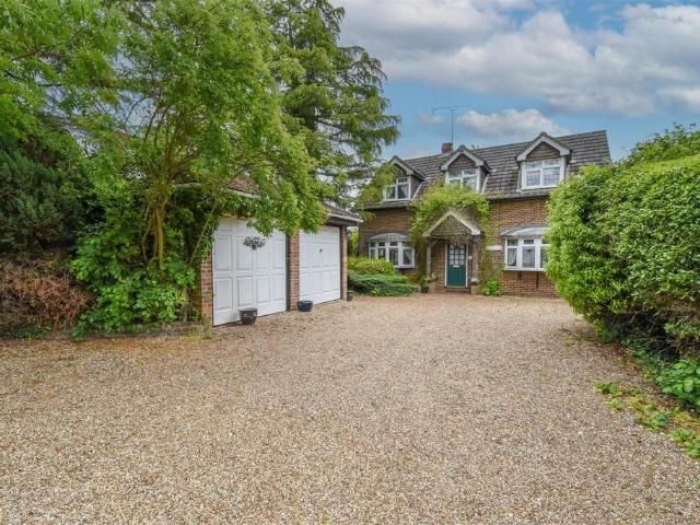 House for sale in Navestock Side, Essex