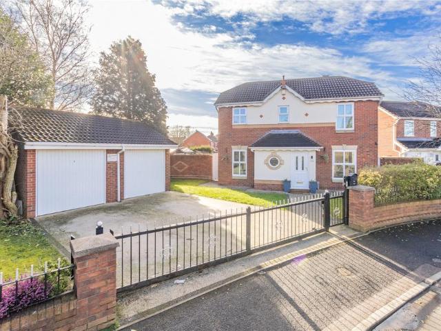 House for sale in Firgrove, Burnedge