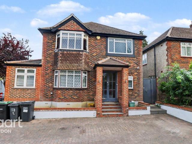 House for sale in London Borough of Croydon, Shirley