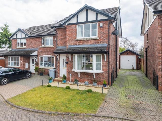 House for sale in Calveley