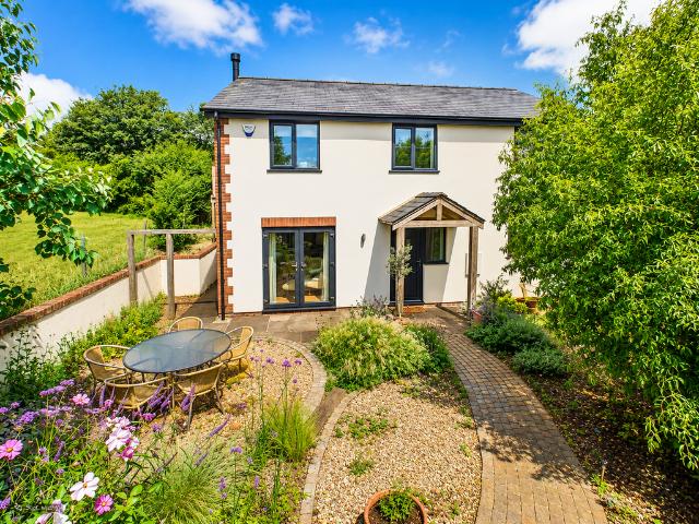 House for sale in Bromsberrow Heath, Gloucestershire