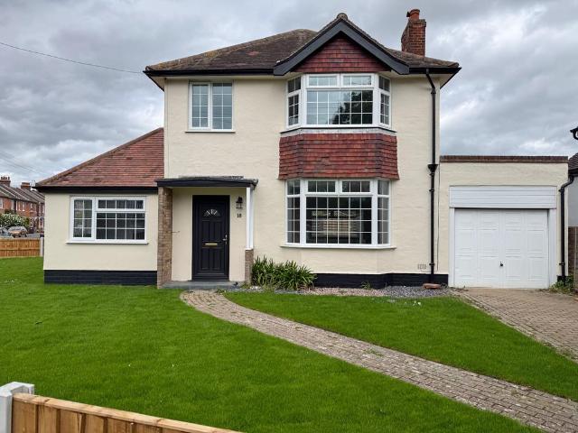 House for sale in Frinton and Walton, Dale Hill