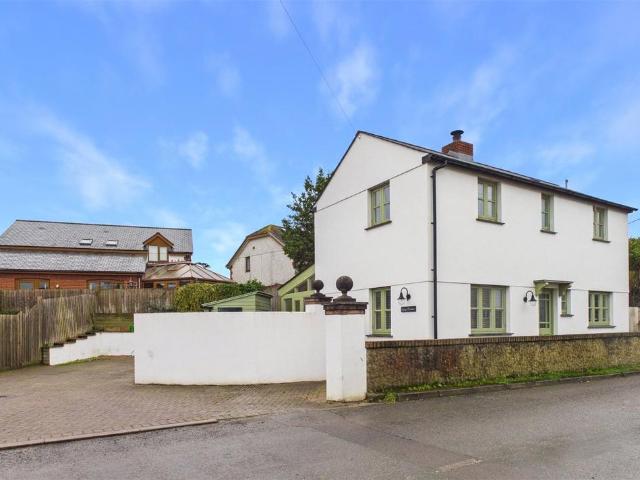 House for sale in Marhamchurch, Cornwall