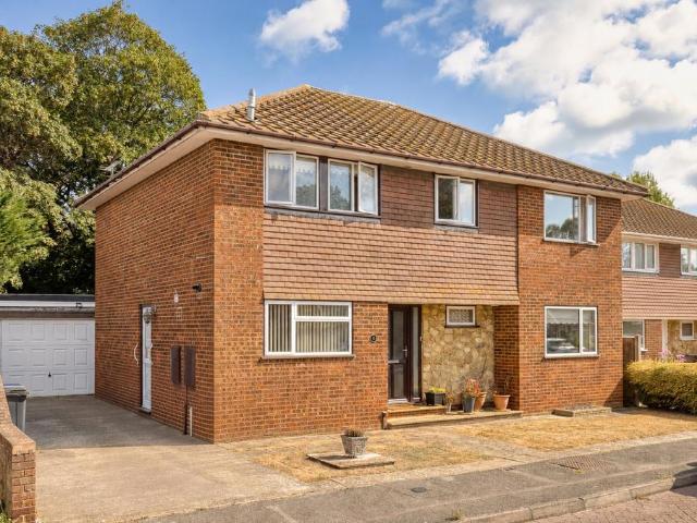 House for sale in Upton, Acol