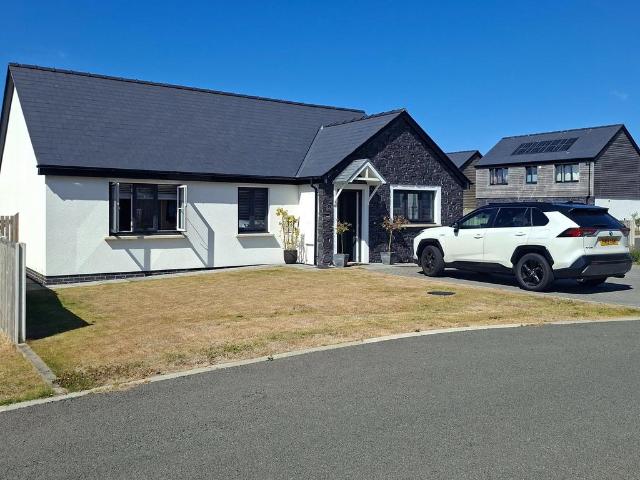 House for sale in Llanon, Wales