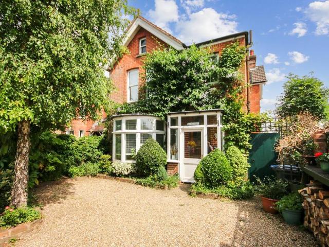 House for sale in Perryfields, West Sussex