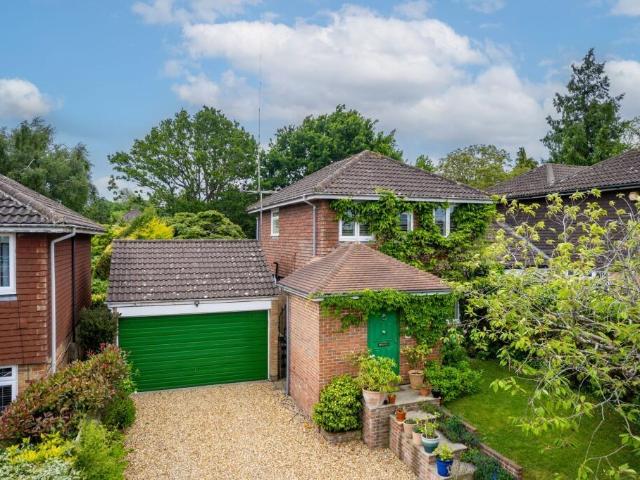House for sale in Hillview, Surrey
