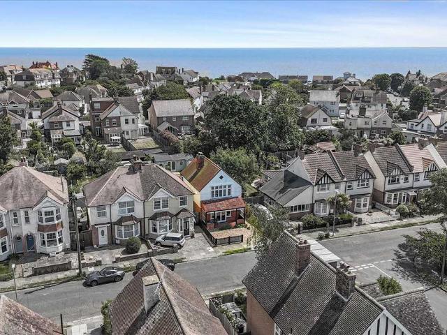 House for sale in Frinton and Walton, Dale Hill