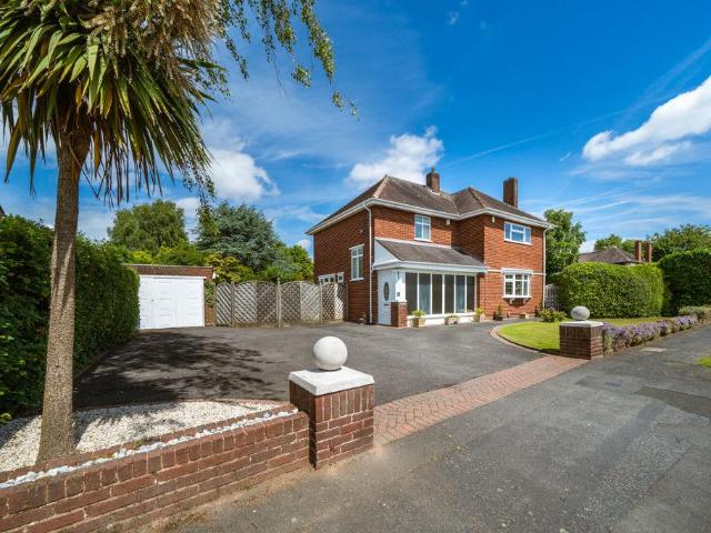 House for sale in Stourbridge, West Midlands