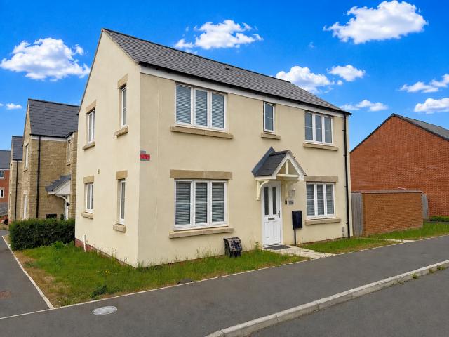 House for sale in Priors Hall Park, Weldon
