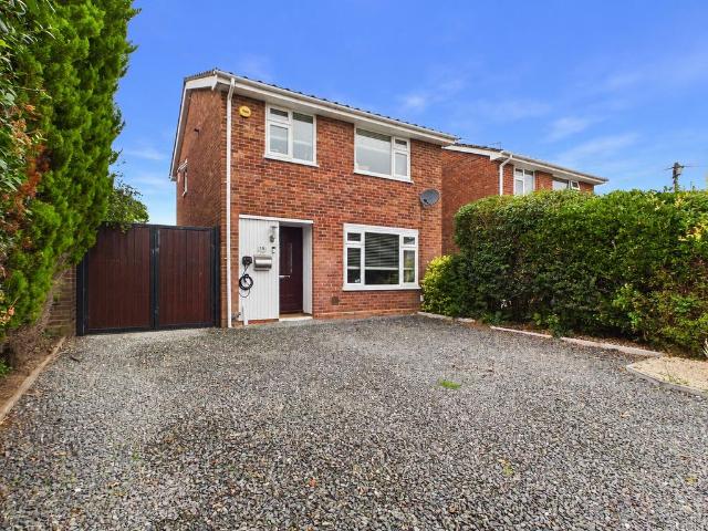 House for sale in Lower Wick, Worcestershire