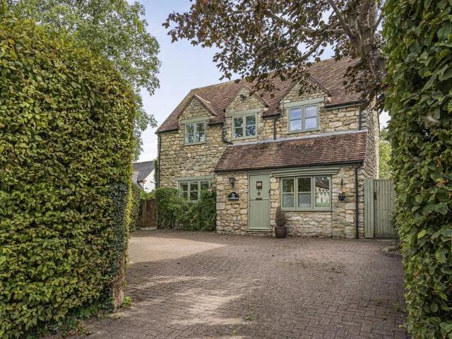 House for sale in Marsh Gibbon, Buckinghamshire