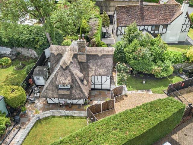 House for sale in Barton-le-clay, Bedfordshire