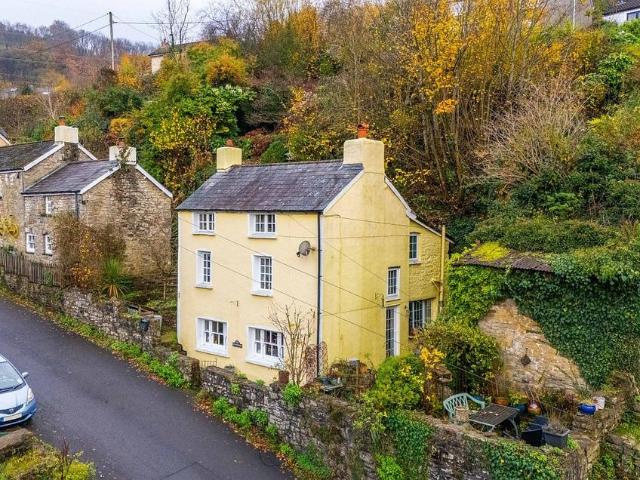 House for sale in Llanelly Hill, Wales