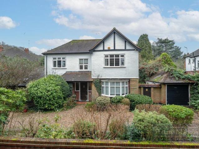 House for sale in London Borough of Croydon, Sanderstead