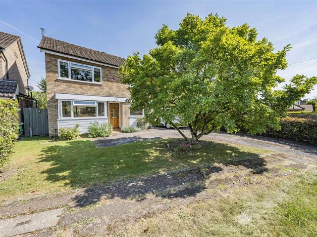 House for sale in How Wood, Five Acres