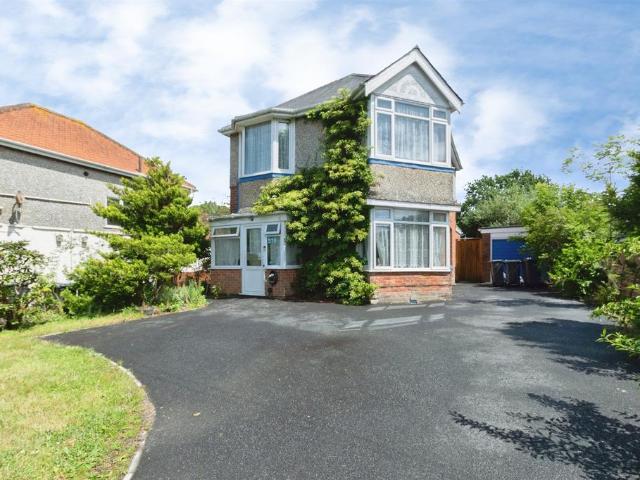 House for sale in Throop, Bournemouth