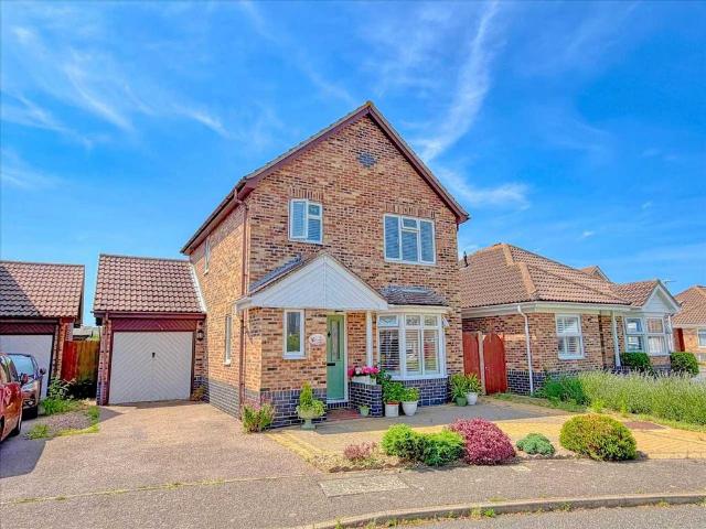 House for sale in Frinton and Walton, Dale Hill