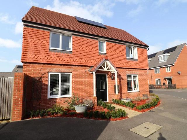 House for sale in Old Netley, Helford