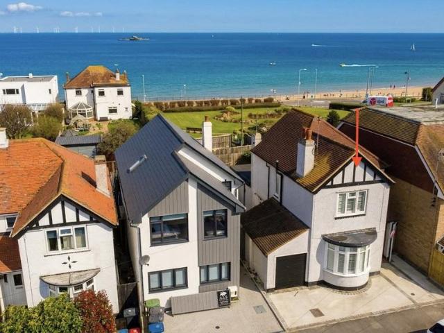 House for sale in Hampton, The Bridge