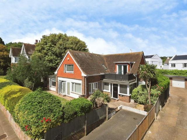 House for sale in Holywell, Eastbourne