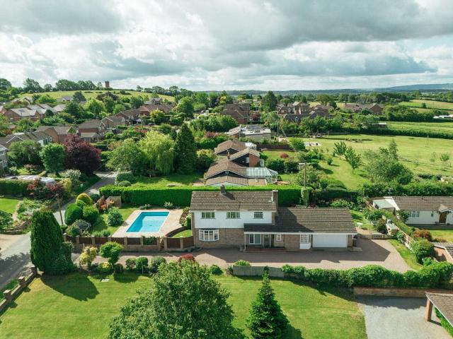 House for sale in Crookhill, Worcestershire