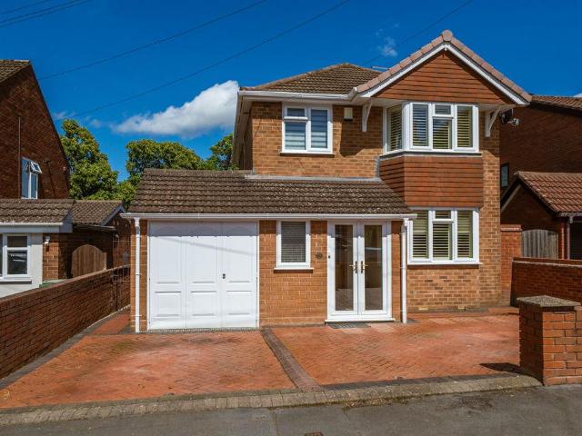 House for sale in Kingswinford, West Midlands