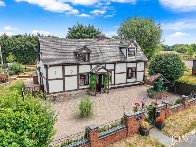 House for sale in Crookhill, Worcestershire