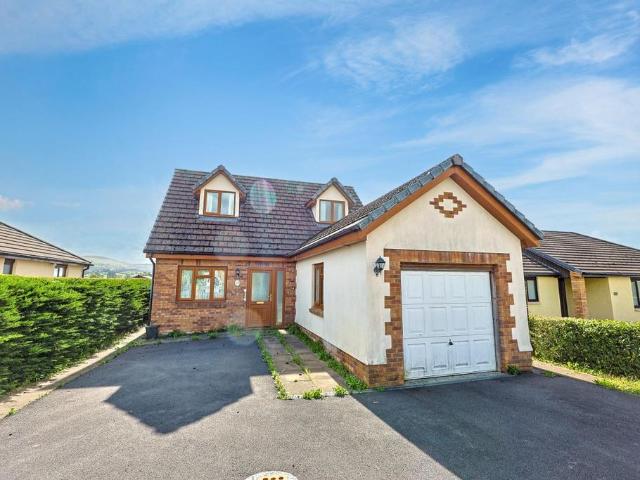 House for sale in Llangadog