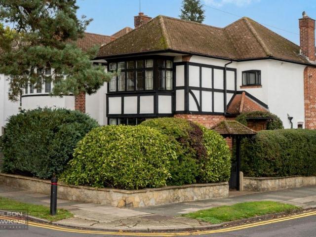 House for sale in Hatch End, Greater London