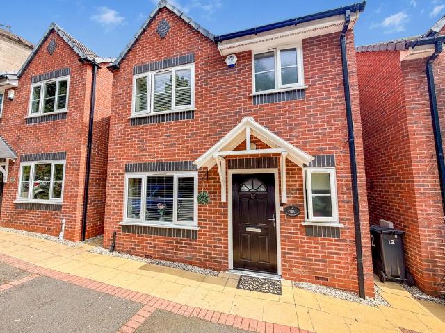 House for sale in Dixons Green, West Midlands