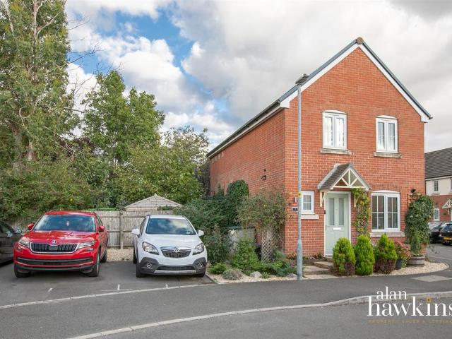 House for sale in Royal Wootton Bassett, Wiltshire