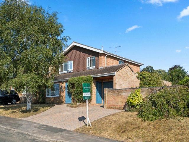 House for sale in Hare Hatch, Wargrave