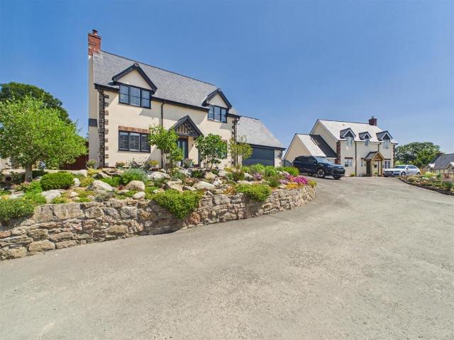 House for sale in Llanrhaeadr-ym-mochnant, Wales
