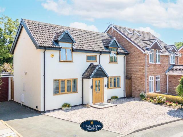 House for sale in Green Close, Warwickshire