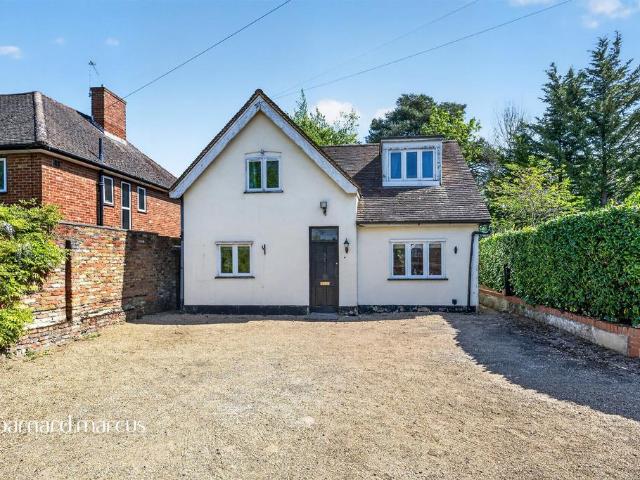 House for sale in Woodcote, Epsom