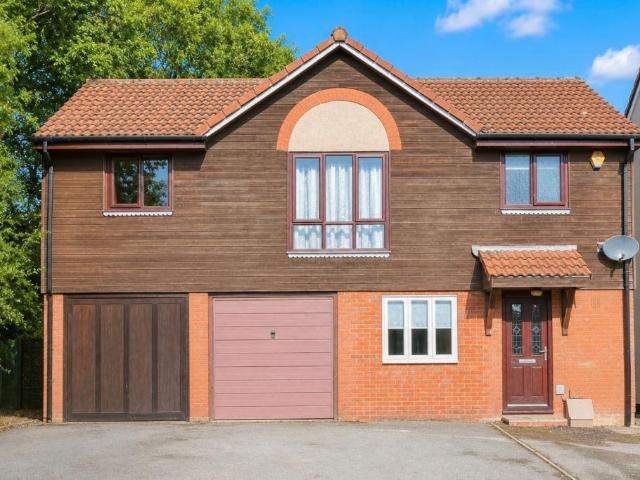 House for sale in Hedge End, Helford