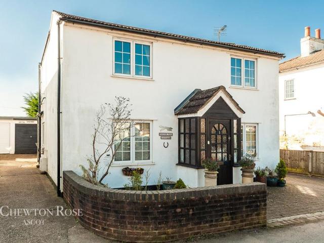 House for sale in Cranbourne, Winkfield
