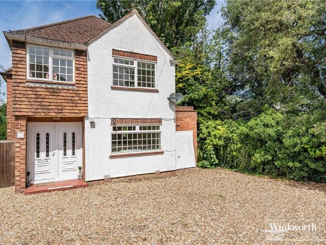 House for sale in Heol-las, Surrey